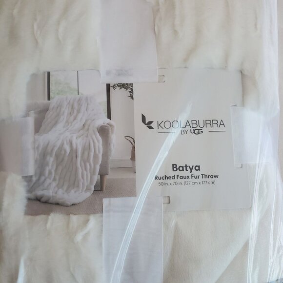 NEW Koolaburra by UGG White Faux Fur Throw Batya‎ 50 in x 70 in - Picture 3 of 5